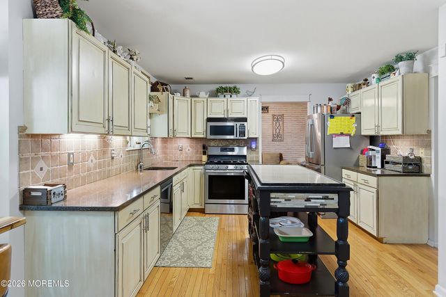2 Maiden Lane, Toms River, NJ 08753