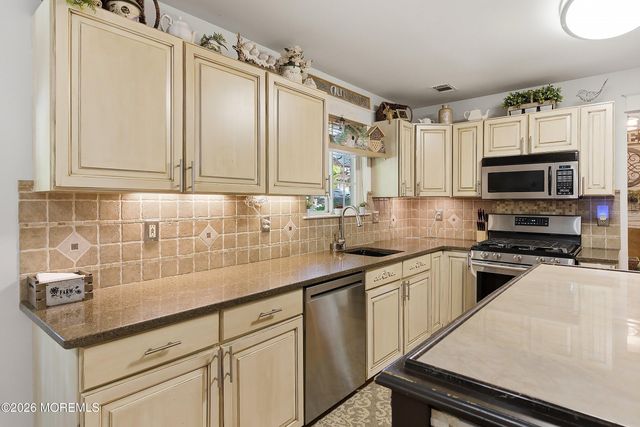 2 Maiden Lane, Toms River, NJ 08753