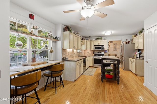 2 Maiden Lane, Toms River, NJ 08753