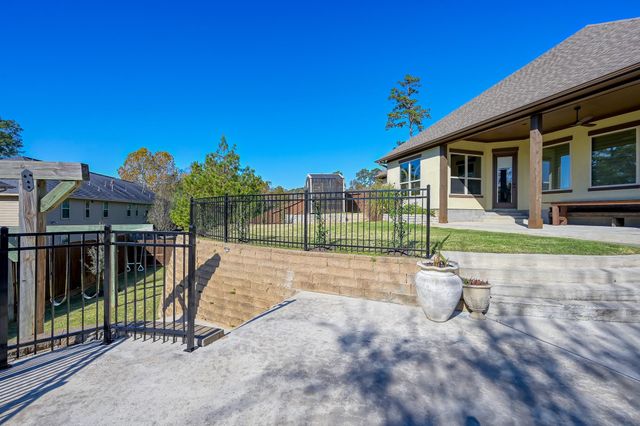 2404 Bramlet Drive, Conroe, TX 77304