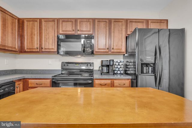 19 PARKVIEW DR, Carlisle, PA 17013