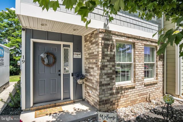 19 PARKVIEW DR, Carlisle, PA 17013