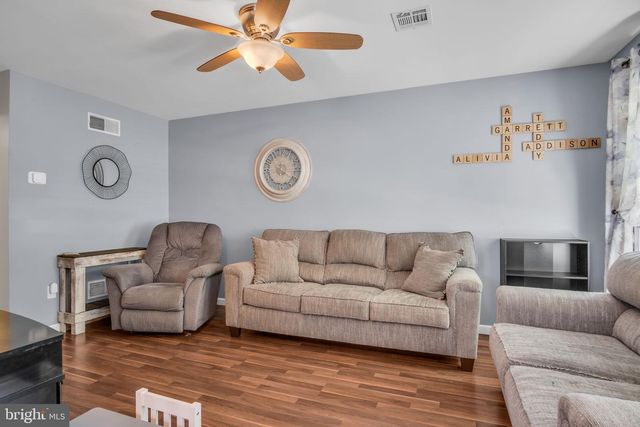 19 PARKVIEW DR, Carlisle, PA 17013