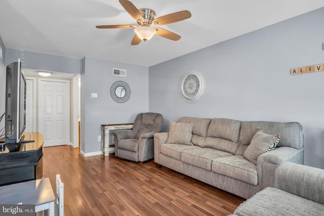 19 PARKVIEW DR, Carlisle, PA 17013