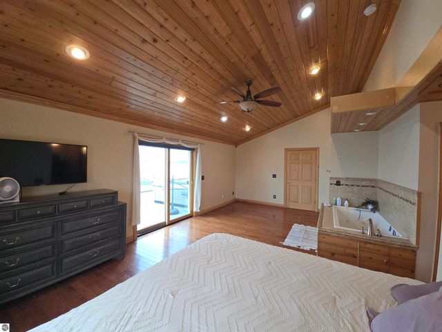 10989 E Pleasant Valley Road, Shepherd, MI 48883