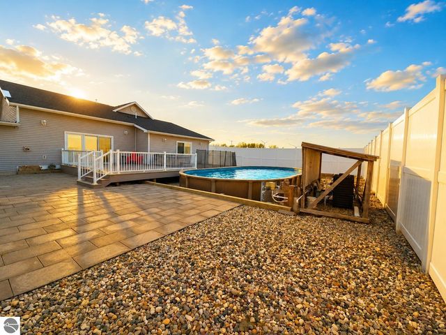 10989 E Pleasant Valley Road, Shepherd, MI 48883