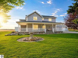 10989 E Pleasant Valley Road, Shepherd, MI 48883