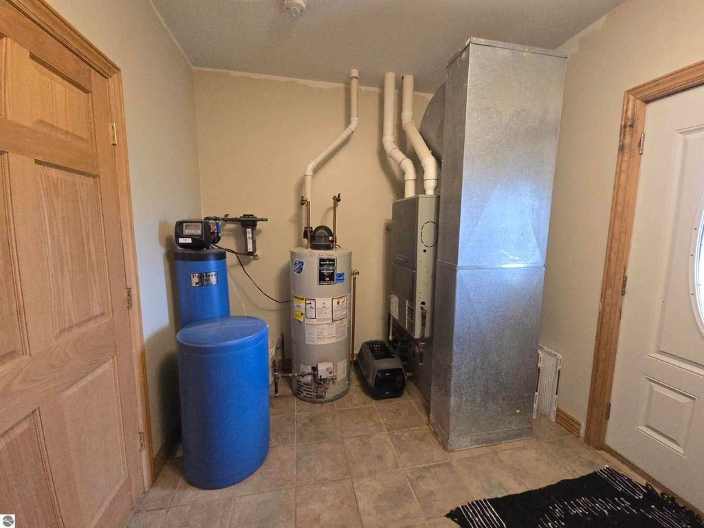Image 31 of property listing at 10989 E Pleasant Valley Road, Shepherd, MI 48883