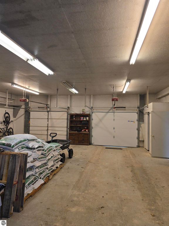 Image 34 of property listing at 10989 E Pleasant Valley Road, Shepherd, MI 48883