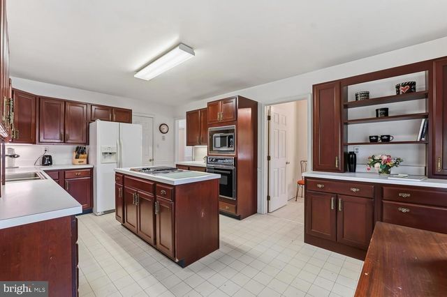 24 FAIRWAY IS, Grasonville, MD 21638