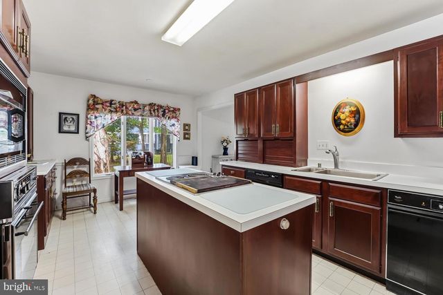 24 FAIRWAY IS, Grasonville, MD 21638