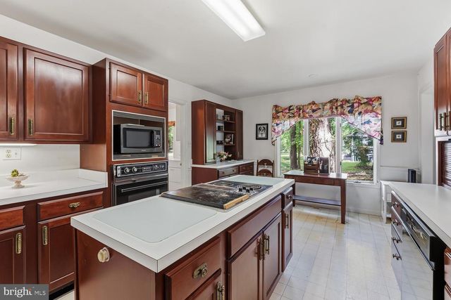 24 FAIRWAY IS, Grasonville, MD 21638