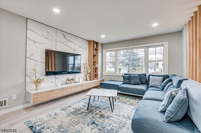 117 E Elmwood Dr, South Plainfield Boro, NJ 07080