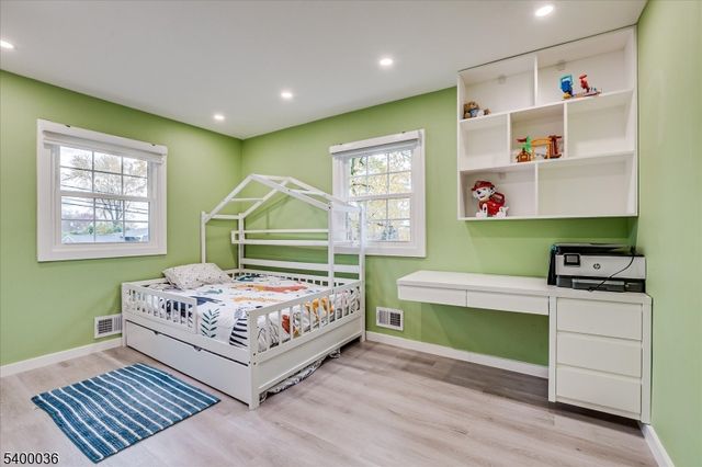 117 E Elmwood Dr, South Plainfield Boro, NJ 07080