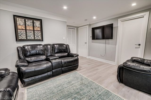 117 E Elmwood Dr, South Plainfield Boro, NJ 07080