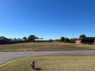 2005 E Woodland Circle, Muskogee, OK 74403