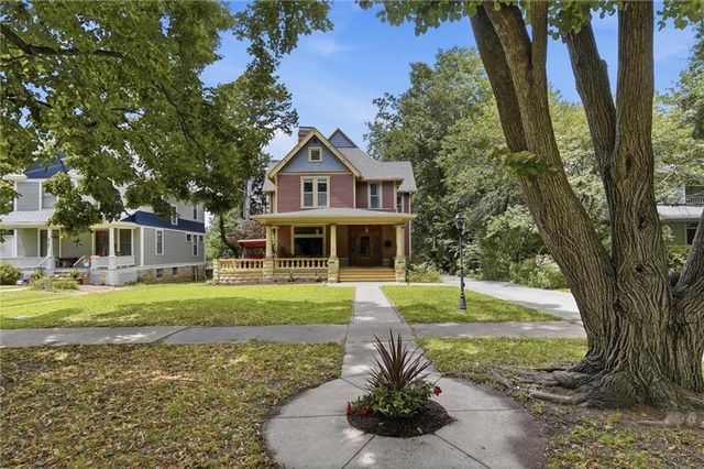 411 SW Woodlawn Avenue, Topeka, KS 66606