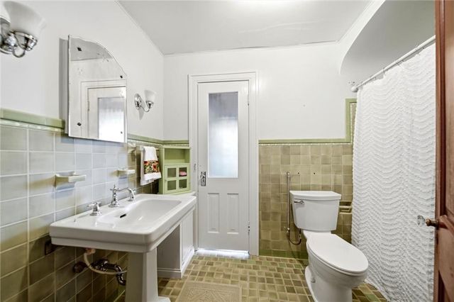 411 SW Woodlawn Avenue, Topeka, KS 66606