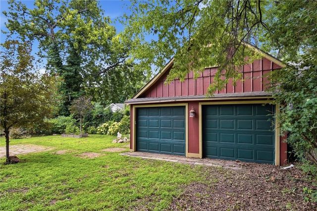 411 SW Woodlawn Avenue, Topeka, KS 66606