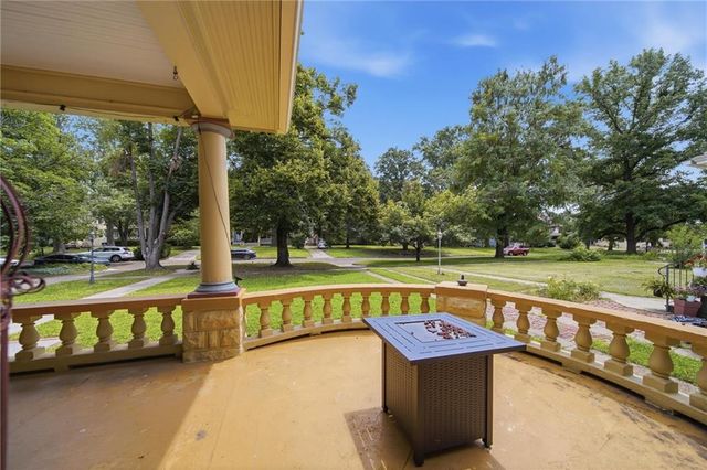 411 SW Woodlawn Avenue, Topeka, KS 66606