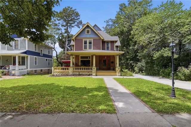 411 SW Woodlawn Avenue, Topeka, KS 66606