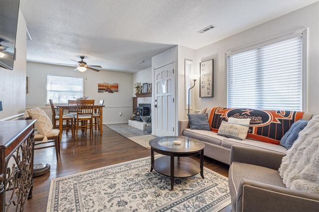 8096 Magnolia Lane, Rogers, AR 72756