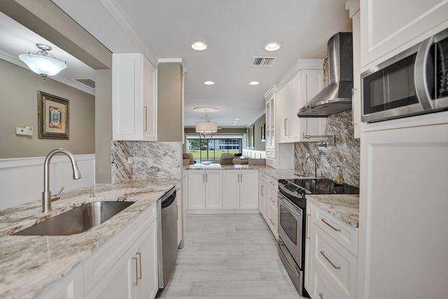 2820 SW 13th Street 101, Delray Beach, FL 33445