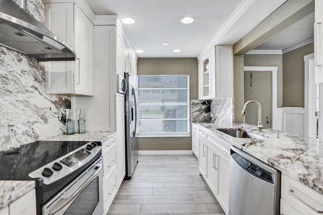 2820 SW 13th Street 101, Delray Beach, FL 33445