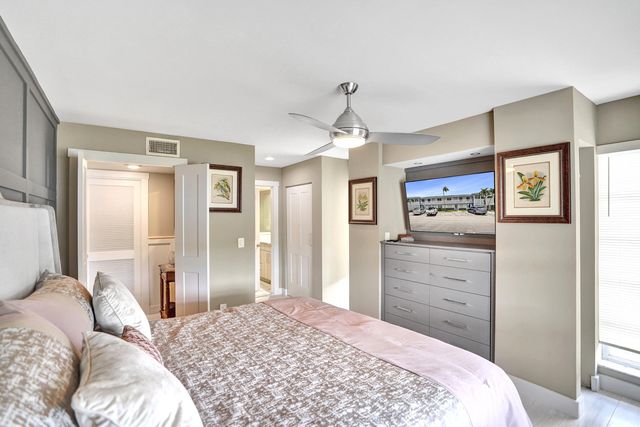 2820 SW 13th Street 101, Delray Beach, FL 33445