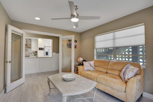 2820 SW 13th Street 101, Delray Beach, FL 33445