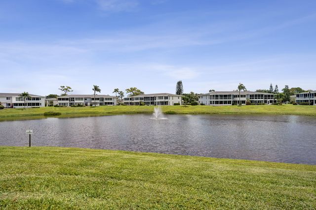 2820 SW 13th Street 101, Delray Beach, FL 33445
