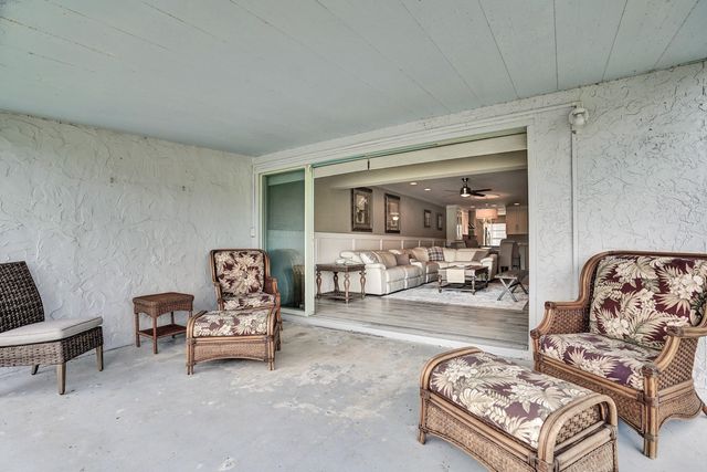 2820 SW 13th Street 101, Delray Beach, FL 33445