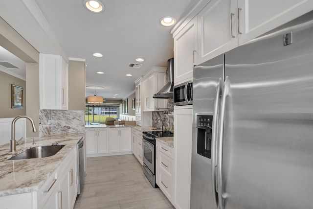 2820 SW 13th Street 101, Delray Beach, FL 33445