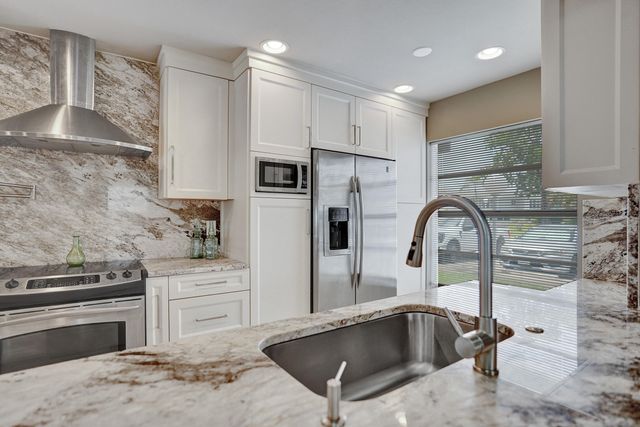 2820 SW 13th Street 101, Delray Beach, FL 33445