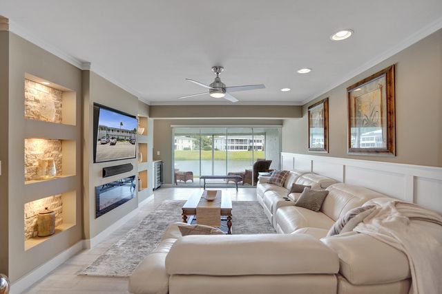 2820 SW 13th Street 101, Delray Beach, FL 33445