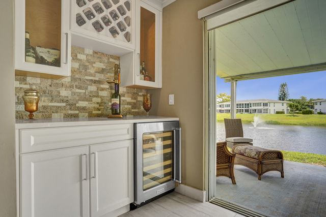 2820 SW 13th Street 101, Delray Beach, FL 33445