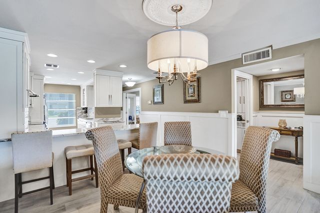 2820 SW 13th Street 101, Delray Beach, FL 33445