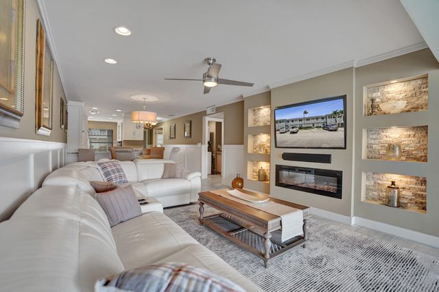 2820 SW 13th Street 101, Delray Beach, FL 33445