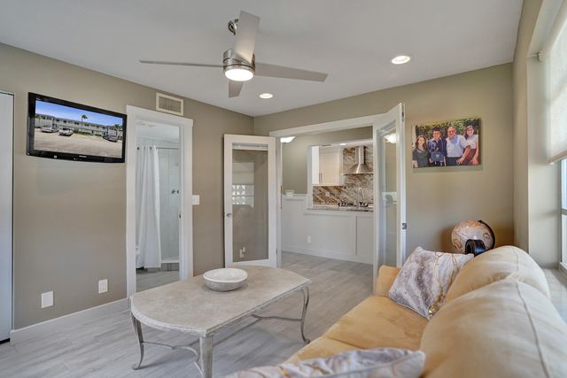 2820 SW 13th Street 101, Delray Beach, FL 33445