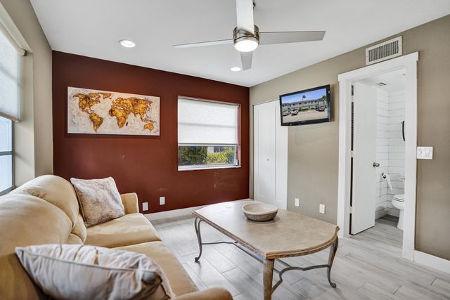 2820 SW 13th Street 101, Delray Beach, FL 33445
