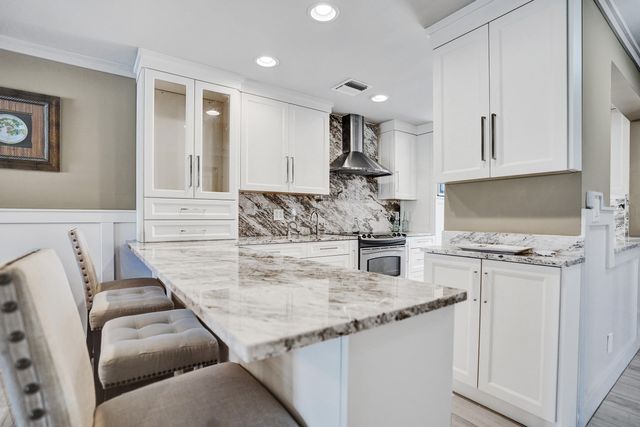 2820 SW 13th Street 101, Delray Beach, FL 33445