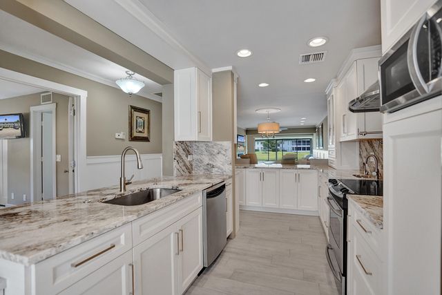 2820 SW 13th Street 101, Delray Beach, FL 33445