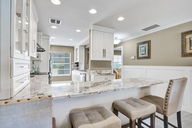 2820 SW 13th Street 101, Delray Beach, FL 33445