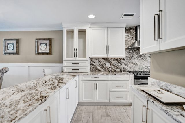 2820 SW 13th Street 101, Delray Beach, FL 33445