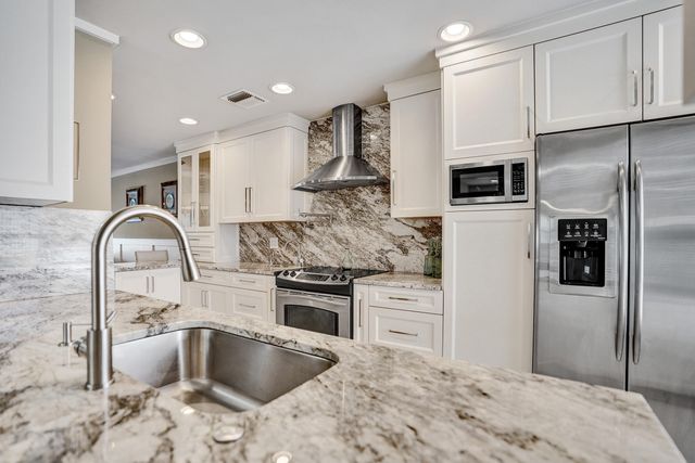 2820 SW 13th Street 101, Delray Beach, FL 33445
