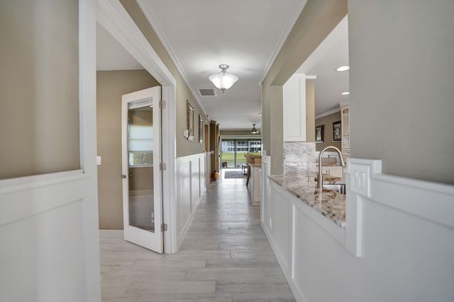 2820 SW 13th Street 101, Delray Beach, FL 33445