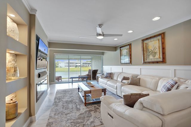 2820 SW 13th Street 101, Delray Beach, FL 33445