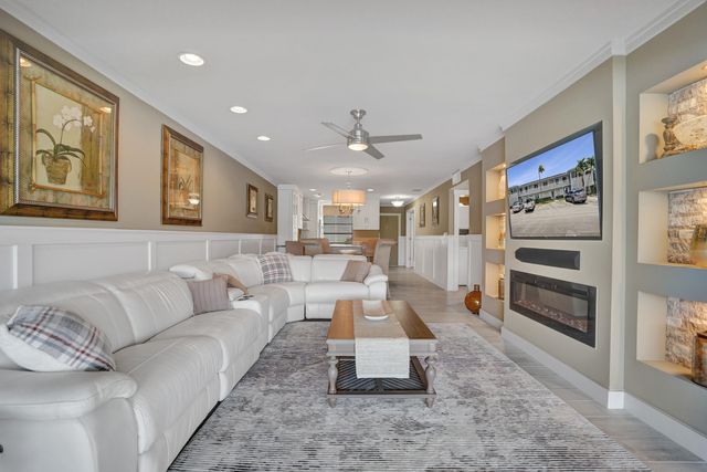 2820 SW 13th Street 101, Delray Beach, FL 33445
