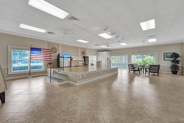 2820 SW 13th Street 101, Delray Beach, FL 33445