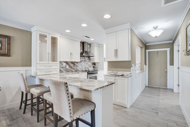 2820 SW 13th Street 101, Delray Beach, FL 33445